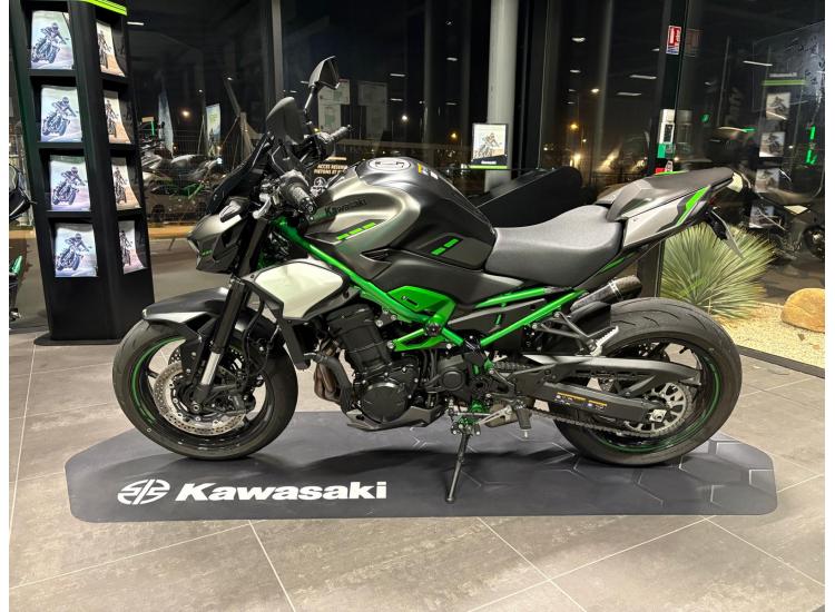 KAWASAKI Z 900 PACK PERFORMANCE 2025