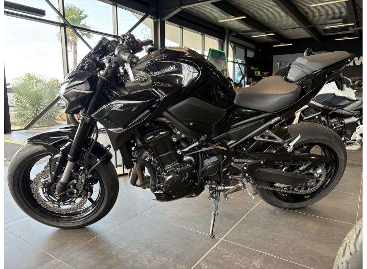 KAWASAKI Z 900 FULL BLACK